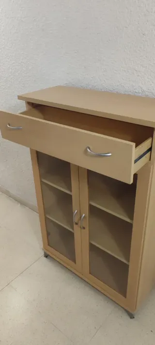 Mueble aparador madera y cristal