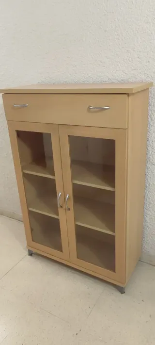 Mueble aparador madera y cristal