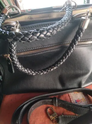 Borsetta Guess 1981 nera 24x32x11 cm circa