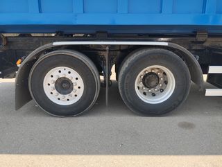 Scania G 440-CAMIONES GANCHO CON GRUA