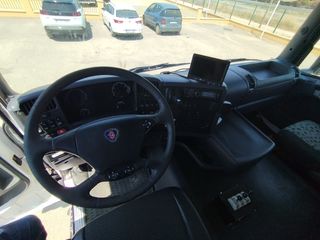 Scania G 440-CAMIONES GANCHO CON GRUA