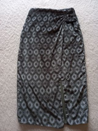 Falda midi Zara estampada