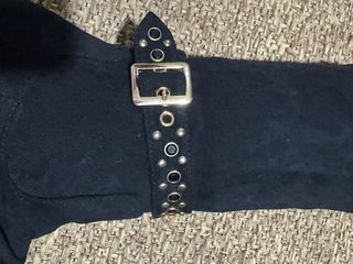 Botas altas negras con cordones y hebilla