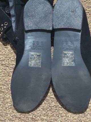 Botas altas negras con cordones y hebilla