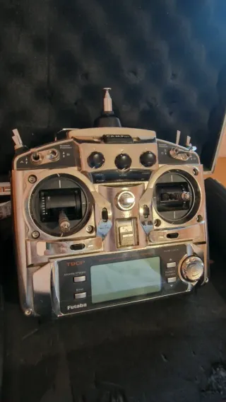 Emisora Futaba T9CP con bateria original