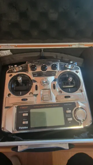Emisora Futaba T9CP con bateria original