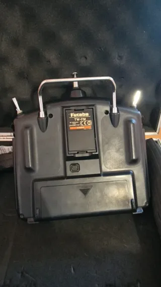 Emisora Futaba T9CP con bateria original