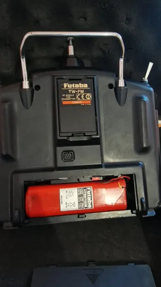 Emisora Futaba T9CP con bateria original