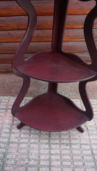 Estantería de madera oscura de rincón vintage