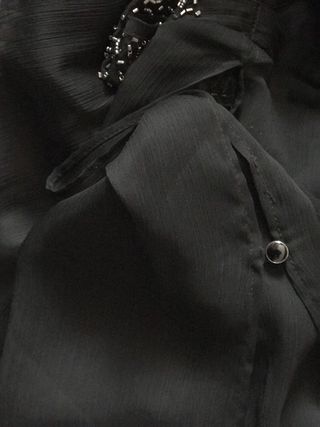 Vestido negro con pedrería