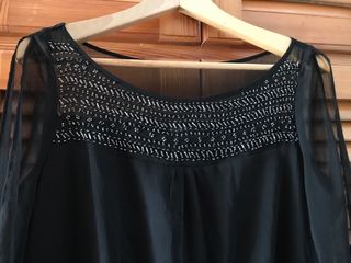 Vestido negro con pedrería