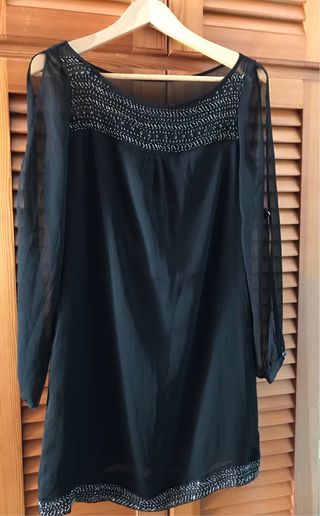 Vestido negro con pedrería