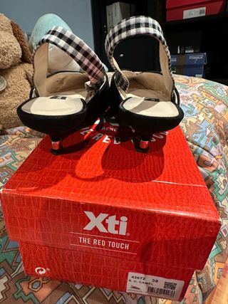 Zapatos Zara Basic negros destalonados