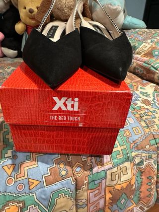 Zapatos Zara Basic negros destalonados