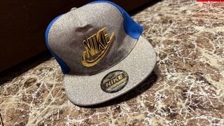 Gorra Nike Snapback Plateada y Azul