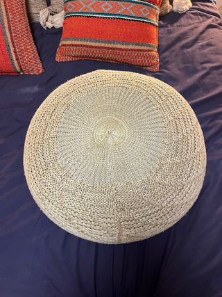 Puf redondo tejido Ikea beige y marrón