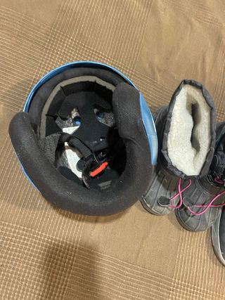 Casco y botas de nieve Quechua