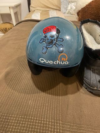 Casco y botas de nieve Quechua