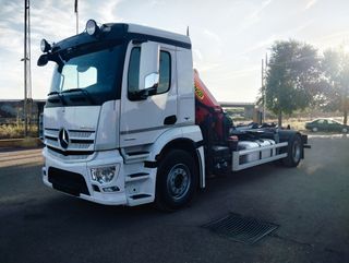 Mercedes ANTOS 18 32-CAMIONES GANCHO CON GRUA