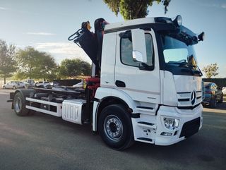Mercedes ANTOS 18 32-CAMIONES GANCHO CON GRUA