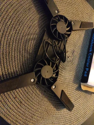 Base Refrigeradora Portátil con Ventiladores