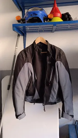 Cascos y cazadoras moto