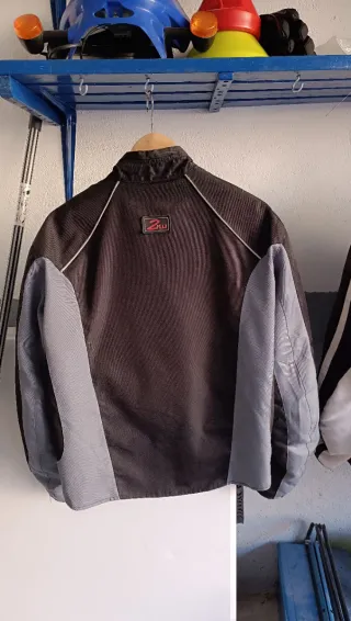 Cascos y cazadoras moto