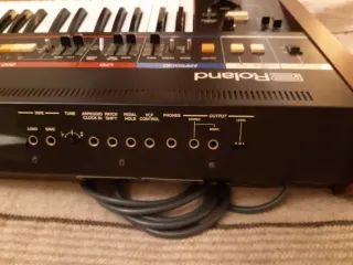 Sintetizador Roland Juno-60