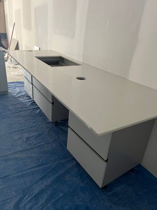 Muebles bajos de cocina piedra y madera