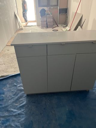 Muebles bajos de cocina piedra y madera