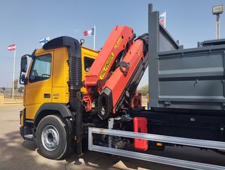 Volvo FM 420-CAMIONES GANCHO CON GRUA