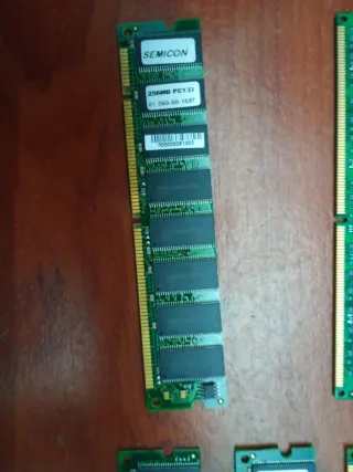 Memorias RAM Kingston y otras