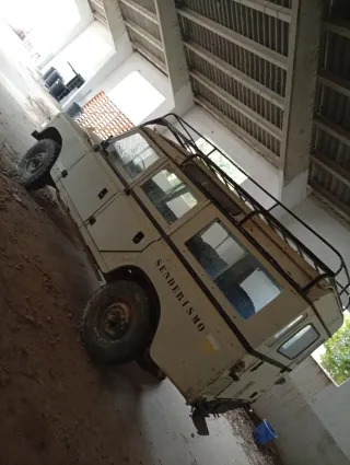 Land Rover Santana largo modelo 109 año 1980