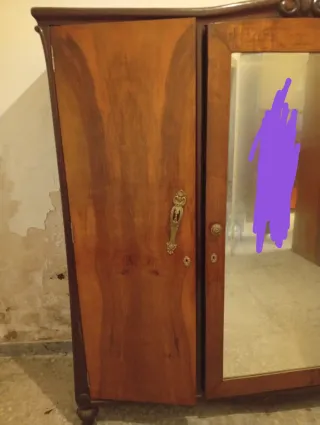 Armario ropero antiguo de madera y cristal