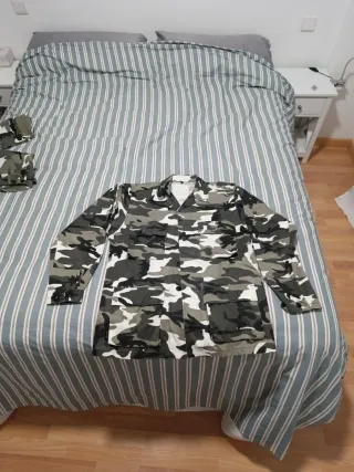 Conjunto de uniforme militar camuflaje ByN