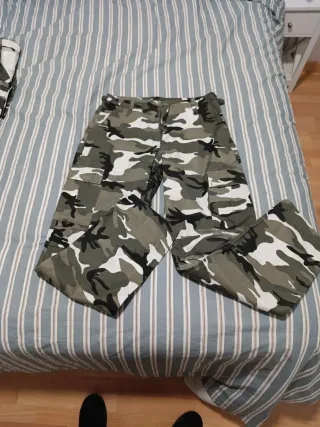 Conjunto de uniforme militar camuflaje ByN