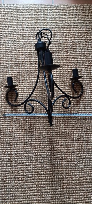 Lámpara colgante de metal negra largo 50 x 50cm.