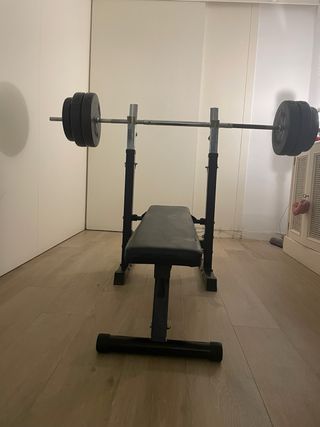 Banco de Press con Barra y Pesas