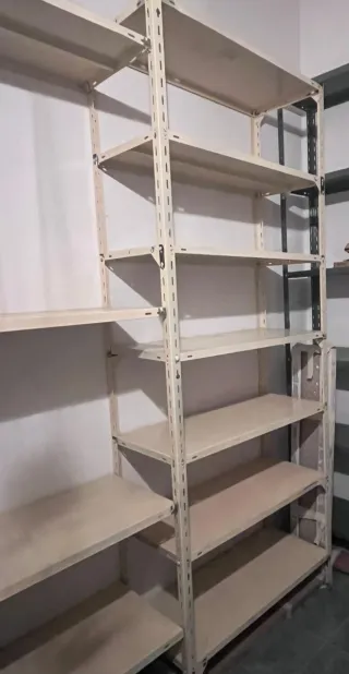 2 Estanterías de hierro profesionales