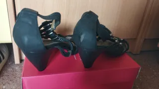 Sandalias Mariamare Negras y Plateadas