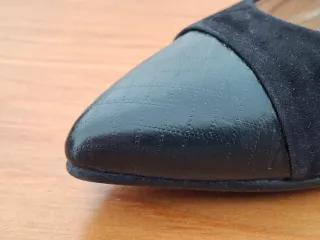 Zapatos de salón tacón bajo piel negra