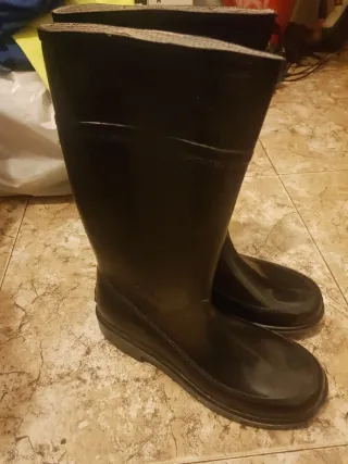 Pueblo el algar ,talla40 . Botas de agua negras