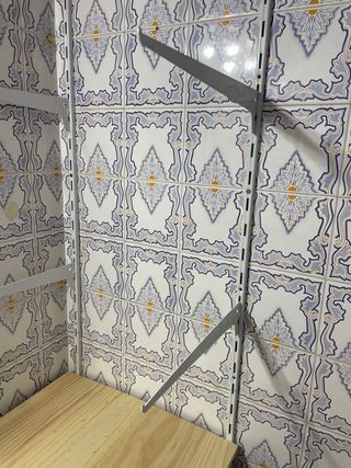 Estantería de pared madera y metal,