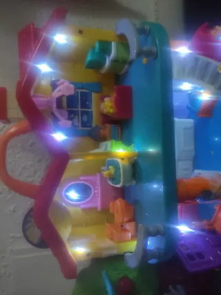 Casita de muñecas con luces