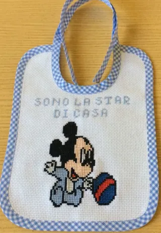 Bavaglino Mickey Mouse fatto a mano