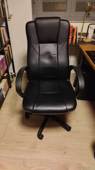 Silla de oficina ergonómica negra