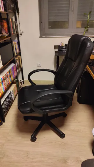 Silla de oficina ergonómica negra