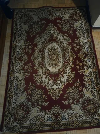 Alfombra antigua estilo clásico