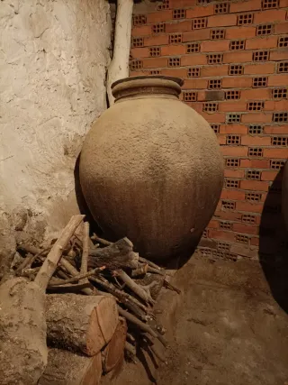 Tinajas de vino antiguas.