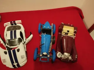 3 modellini auto 1/18 con difetti